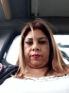 Snapshot of Laura-Hernandez chatting on 04-10-26, 03:39 Laura-Hernandez online show from 04-10-26, 03:39