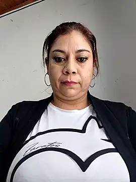 Snapshot of Laura-Hernandez chatting on 04-14-26, 02:45 Laura-Hernandez online show from 04-14-26, 02:45