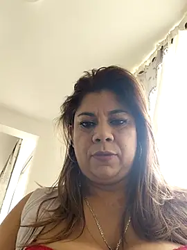 Snapshot of Laura-Hernandez chatting on 04-18-26, 06:01 Laura-Hernandez online show from 04-18-26, 06:01