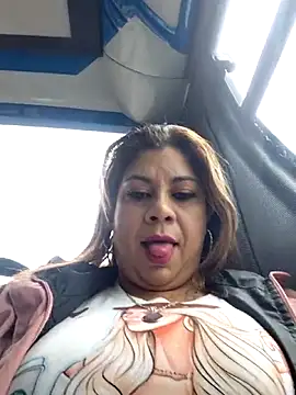 Snapshot of Laura-Hernandez chatting on 05-01-26, 03:27 Laura-Hernandez online show from 05-01-26, 03:27