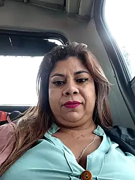 Snapshot of Laura-Hernandez chatting on 05-15-26, 02:35 Laura-Hernandez online show from 05-15-26, 02:35