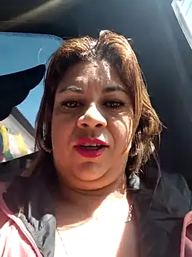 Snapshot of Laura-Hernandez chatting on 05-20-26, 02:56 Laura-Hernandez online show from 05-20-26, 02:56