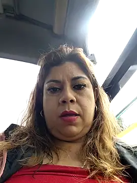 Snapshot of Laura-Hernandez chatting on 05-21-26, 03:19 Laura-Hernandez online show from 05-21-26, 03:19