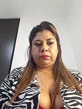 Snapshot of Laura-Hernandez chatting on 05-26-26, 02:24 Laura-Hernandez online show from 05-26-26, 02:24