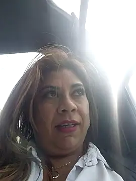 Snapshot of Laura-Hernandez chatting on 06-04-26, 02:34 Laura-Hernandez online show from 06-04-26, 02:34