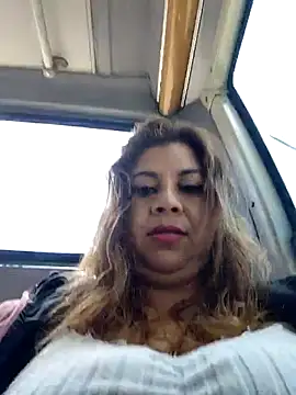 Snapshot of Laura-Hernandez chatting on 06-23-26, 04:05 Laura-Hernandez online show from 06-23-26, 04:05