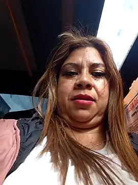 Snapshot of Laura-Hernandez chatting on 06-27-26, 08:36 Laura-Hernandez online show from 06-27-26, 08:36