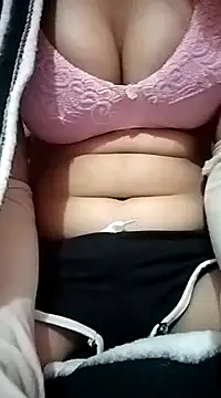 Snapshot of Shanvi_Tyagi chatting on 01-05-25, 05:41 Shanvi Tyagi online show from 01-05-25, 05:41