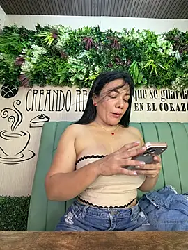 Snapshot of Abril10_ chatting on 06-29-26, 11:16 Abril10 online show from 06-29-26, 11:16