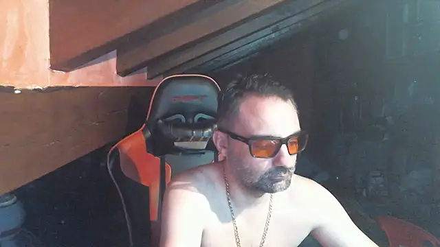 Snapshot of 6996horus chatting on 09-15-25, 05:18 6996horus online show from 09-15-25, 05:18