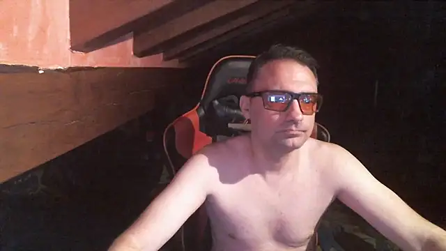 Snapshot of 6996horus chatting on 10-18-25, 04:48 6996horus online show from 10-18-25, 04:48