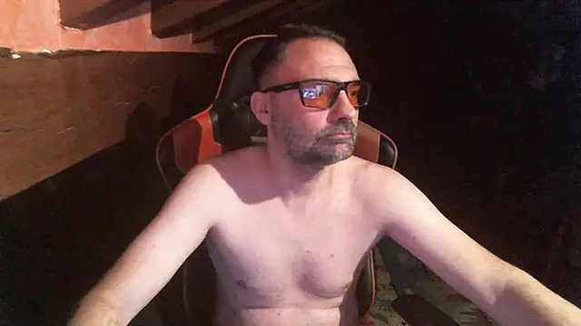 Snapshot of 6996horus chatting on 11-15-25, 01:03 6996horus online show from 11-15-25, 01:03