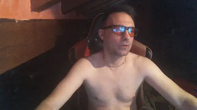 Snapshot of 6996horus chatting on 03-21-26, 02:38 6996horus online show from 03-21-26, 02:38