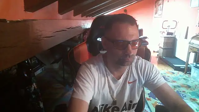 Snapshot of 6996horus chatting on 04-08-26, 10:59 6996horus online show from 04-08-26, 10:59