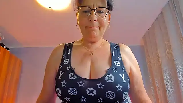 Snapshot of sweetangell69_ chatting on 06-18-26, 03:07 sweetangell69 online show from 06-18-26, 03:07