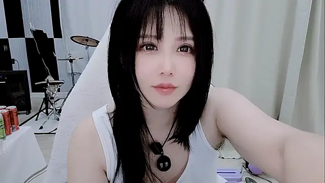Snapshot of Vaness-a chatting on 04-17-26, 04:32 Vaness-a online show from 04-17-26, 04:32