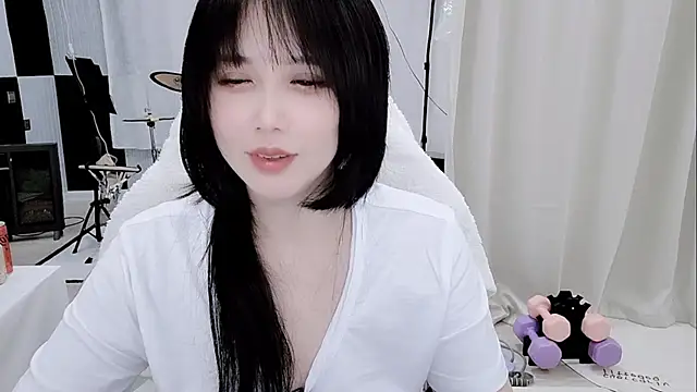Snapshot of Vaness-a chatting on 05-15-26, 12:45 Vaness-a online show from 05-15-26, 12:45