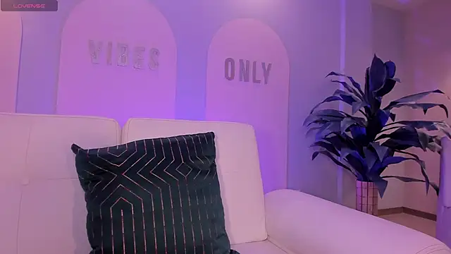 StacyWoods online show from 04-11-26, 11:36