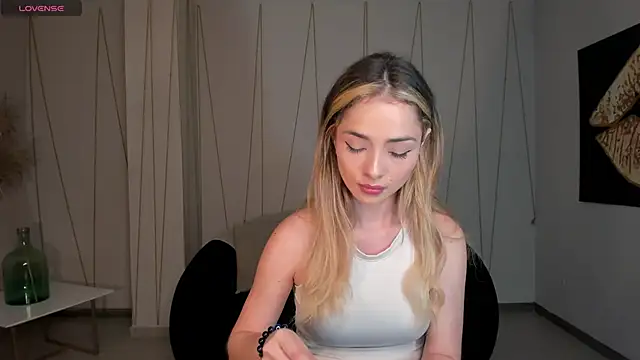 Snapshot of StacyWoods chatting on 05-11-26, 11:49 StacyWoods online show from 05-11-26, 11:49