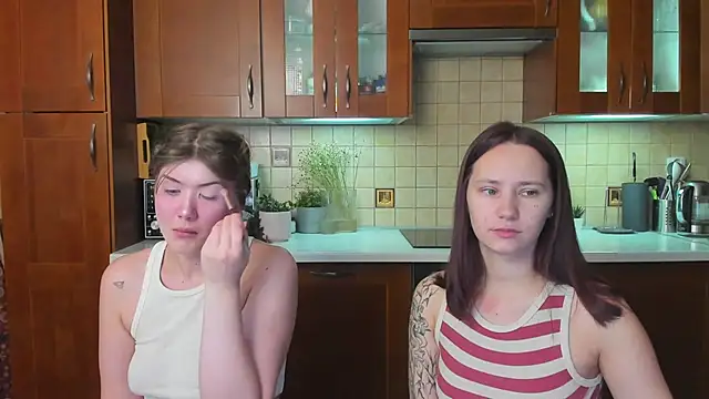 HotCaramellsTV online show from 04-28-26, 10:53