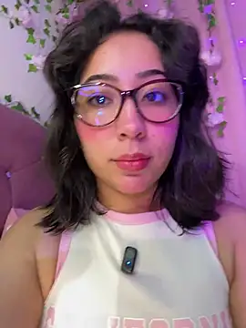 Snapshot of anni_ross chatting on 07-14-26, 10:26 anni ross online show from 07-14-26, 10:26