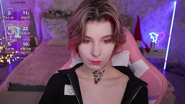 Snapshot of HaylaAmber chatting on 12-17-24, 06:56 HaylaAmber online show from 12-17-24, 06:56