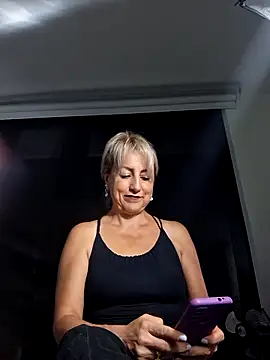 Snapshot of almaluna7 chatting on 09-25-25, 12:36 almaluna7 online show from 09-25-25, 12:36