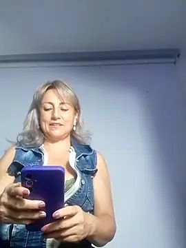 Snapshot of almaluna7 chatting on 10-19-25, 12:11 almaluna7 online show from 10-19-25, 12:11