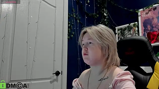 Snapshot of Sara_Robinson chatting on 05-13-26, 03:37 Sara Robinson online show from 05-13-26, 03:37