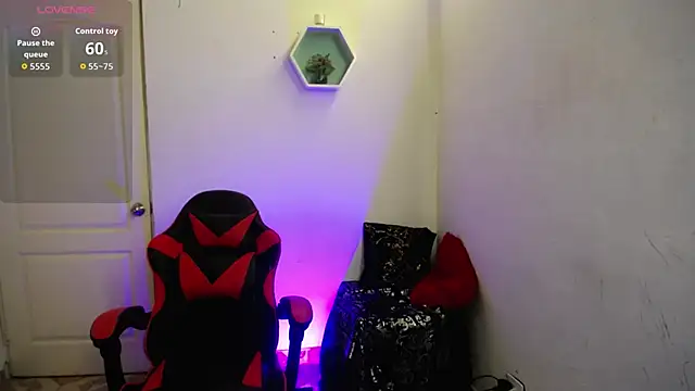 AuroraRojas online show from 11-14-25, 09:24