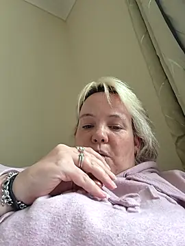 Bigbustedcurvylady online show from 05-19-26, 04:57