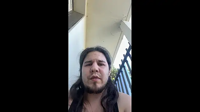 Snapshot of bananahot31 chatting on 04-15-26, 01:40 bananahot31 online show from 04-15-26, 01:40