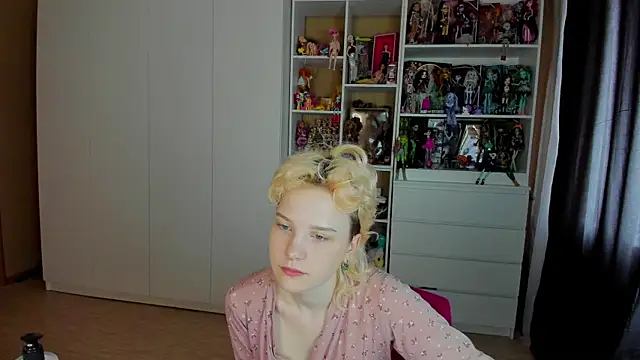 School Love online show from 07-14-26, 08:08