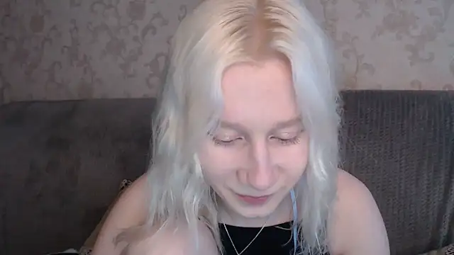 Snapshot of EnigmaSee chatting on 06-07-26, 02:16 EnigmaSee online show from 06-07-26, 02:16