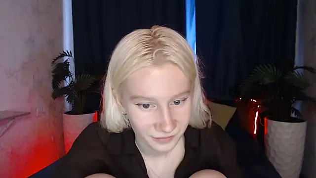 Snapshot of EnigmaSee chatting on 06-12-26, 02:32 EnigmaSee online show from 06-12-26, 02:32