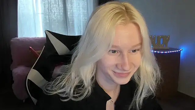 Snapshot of EnigmaSee chatting on 06-14-26, 09:11 EnigmaSee online show from 06-14-26, 09:11