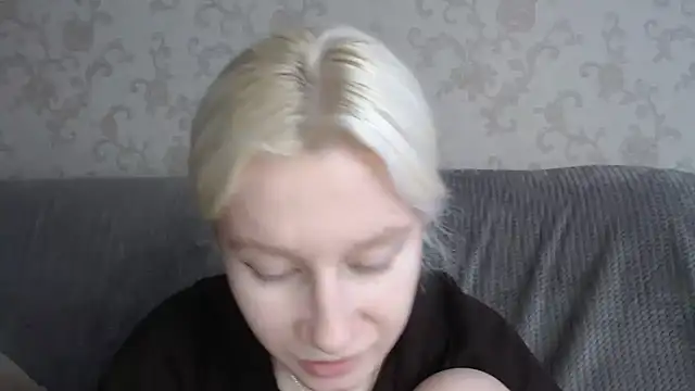 Snapshot of EnigmaSee chatting on 06-17-26, 08:39 EnigmaSee online show from 06-17-26, 08:39