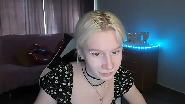 Snapshot of EnigmaSee chatting on 07-13-26, 02:36 EnigmaSee online show from 07-13-26, 02:36