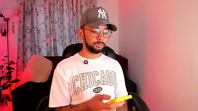 Snapshot of _PauloDaSilva_ chatting on 03-24-26, 11:48 PauloDaSilva online show from 03-24-26, 11:48