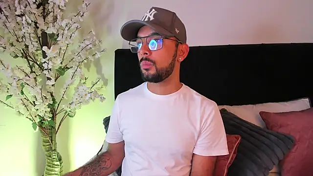 Snapshot of _PauloDaSilva_ chatting on 03-26-26, 11:05 PauloDaSilva online show from 03-26-26, 11:05