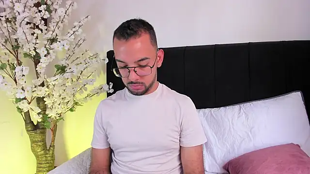 Snapshot of _PauloDaSilva_ chatting on 03-31-26, 04:18 PauloDaSilva online show from 03-31-26, 04:18