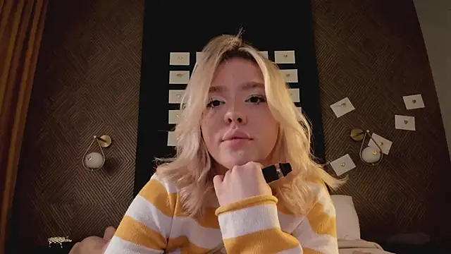 Anna Robinson online show from 04-08-26, 01:27