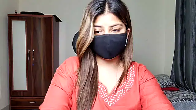 Hoty-Shivangi online show from 03-15-26, 07:42