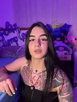 Snapshot of Alice_woodville chatting on 07-11-26, 01:52 Alice woodville online show from 07-11-26, 01:52
