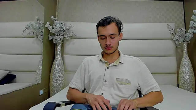 Desmon Clark online show from 02-06-25, 05:46