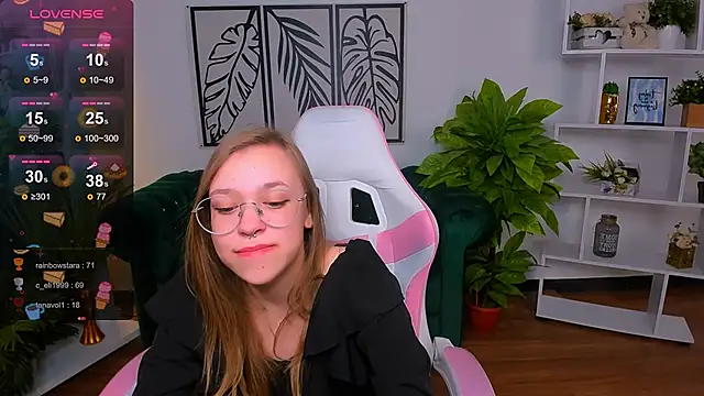 LayriantaVee online show from 02-11-25, 01:20