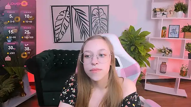 LayriantaVee online show from 02-22-25, 01:24