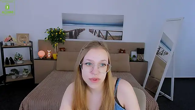 LayriantaVee online show from 03-06-25, 07:03