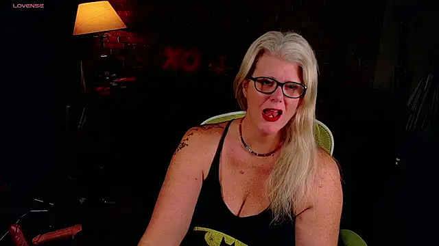 AliceHarlot online show from 04-28-26, 02:21