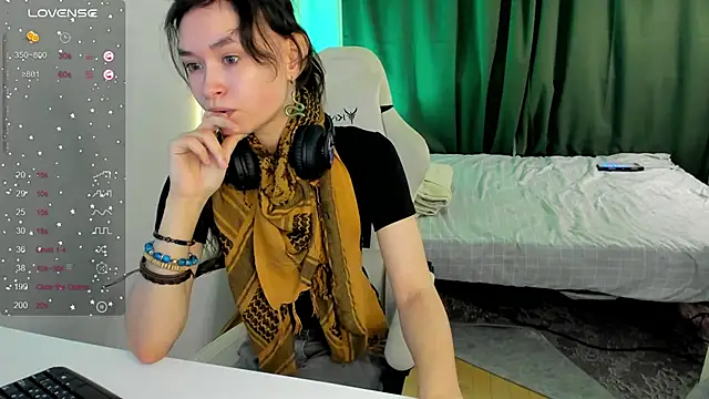Emily Strikeee online show from 01-13-26, 10:31